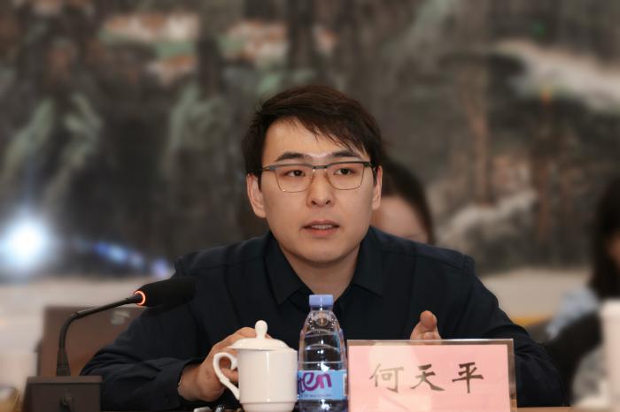 何天平：中国人民大学新闻学院视听传播系副主任、副教授.jpg
